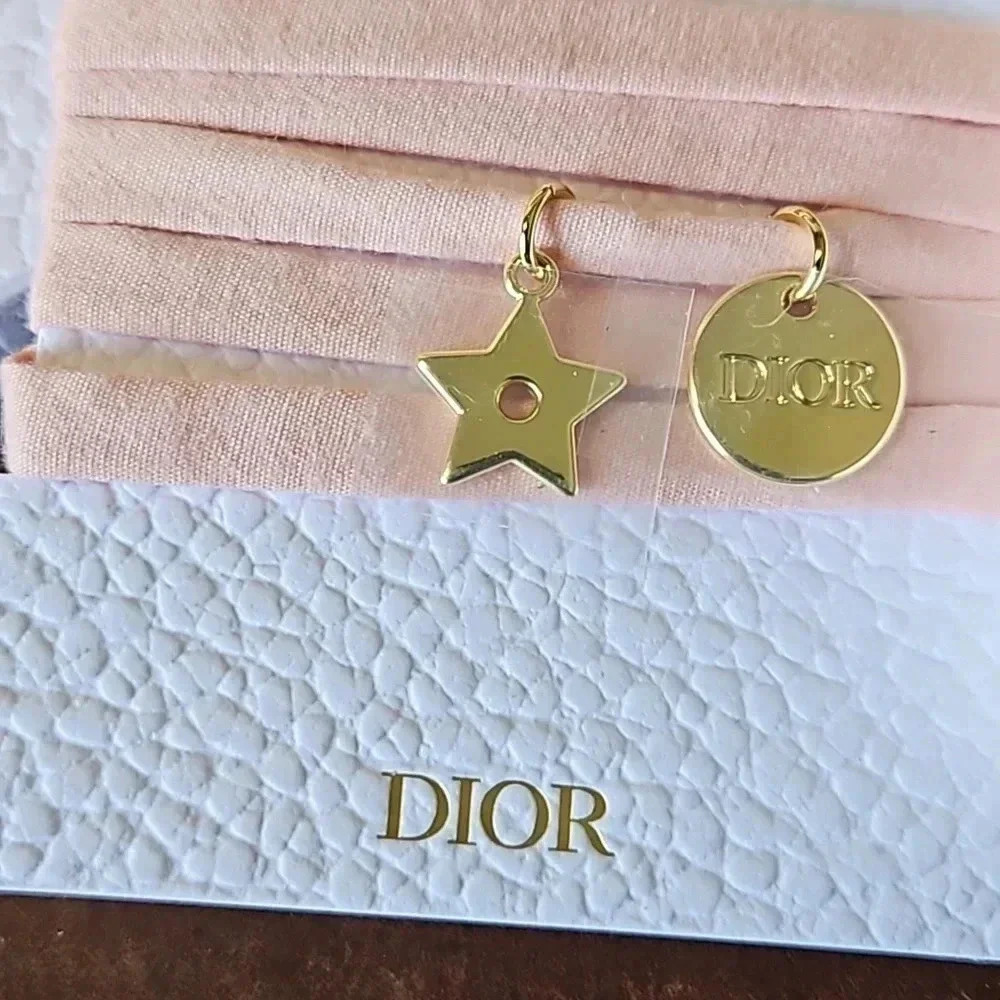 EXCLUSIVE: Dior Red Bow Pink Bracelet, Blue Journal and Pen Bundle in Gift bag - Picture 5 of 11